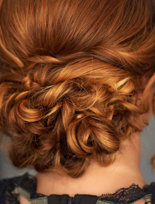 Eleganter niedriger Dutt